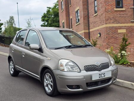 TOYOTA YARIS 1.3 VVT-i Colour Collection 5dr